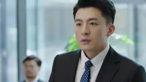  生活万岁酒店高层空降了一个副总,看志东的表情应该是个故人