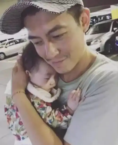  当爱豆与大长腿在一起变成cp时