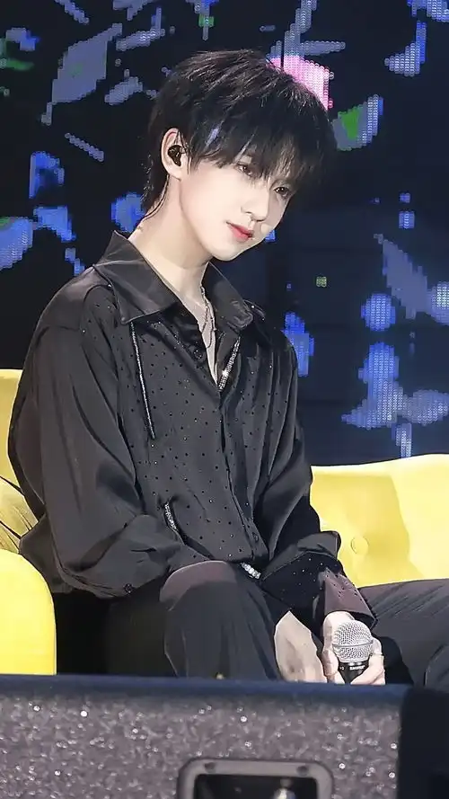  tnt时代少年团贺峻霖我们相遇于山城的夏天,少年的热血永不停歇