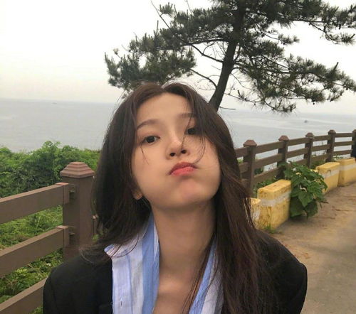  虞书欣会做人当面表白说喜欢lisa,谁又注意到她微博里发了什么