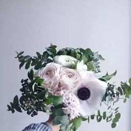 送一束鲜花的表情包花花