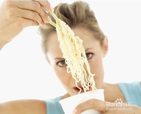  如何吹凉刚煮好的方便面