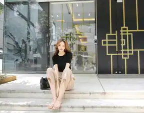  搞笑gif想看闺蜜的表情包,只需要给她一片柠檬就好