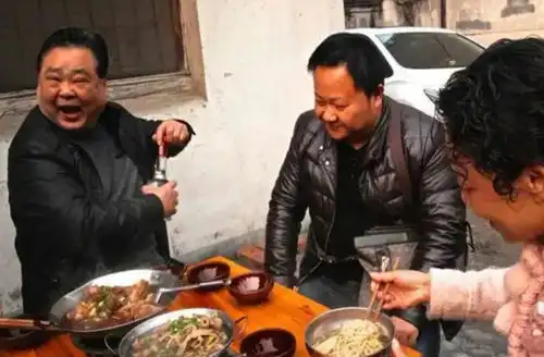  奇怪了,四川一富商不爱喝茅台,却独爱这3种酒,被叫假富商