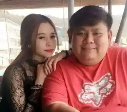  内涵段子同样都是卖烧烤的,她家生意每天都非常火