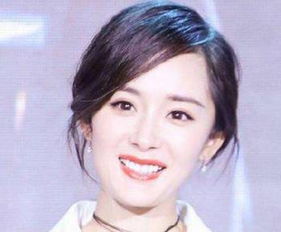  杨幂一脸不爽,坐在刘恺威豪车里频捂嘴,网友小糯米又有弟弟了