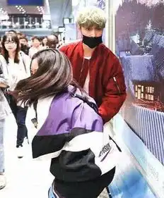  粉丝我结婚了,不等你了张艺兴回9字感动所有人