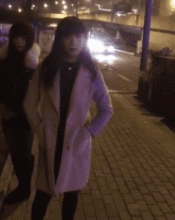  搞笑gif趣图美女,一失足就掉水里,你可能不适合这个游戏