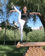  爆笑gif动图小伙伴们感觉变脸厉害,还是这个变身厉害