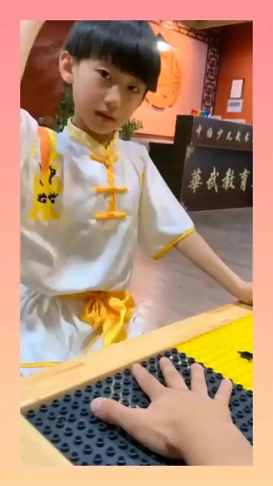  套路小孩子,从他的表情里,我终于知道了什么叫强颜欢笑