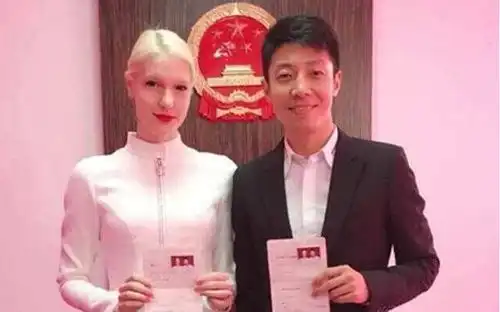  撒贝宁娇妻近照曝光,胖成了李白plus,判若两人但胖的幸福