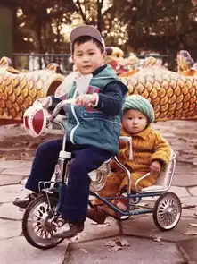  能不能把前面那个骑车的头像下面那个小朋友头像