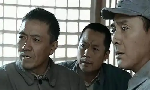  因为剧组经费有限,亮剑临时喊来4个群演,结果却成为经典