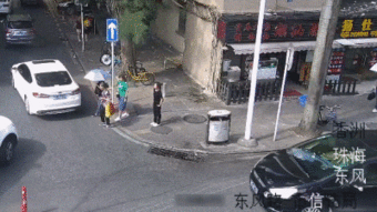 碾死我表情包过街