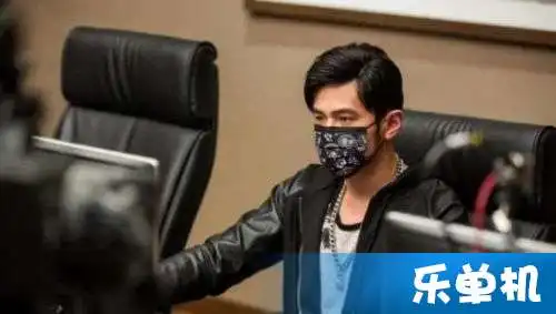  林俊杰输游戏后表情是这样,怪不得周杰伦都戴口罩