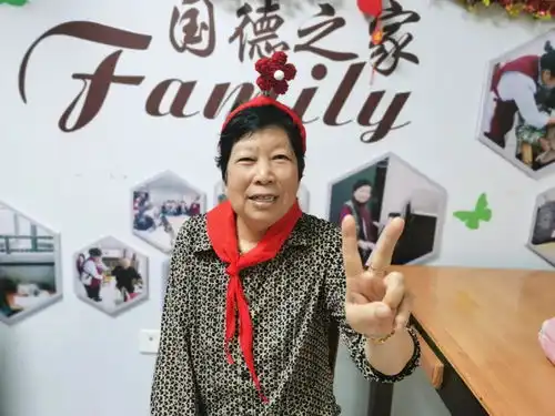  妈妈,送你一朵小红花