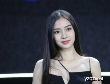  杨颖专门学习高圆圆的穿法,吊带连衣裙差点尴尬了自己