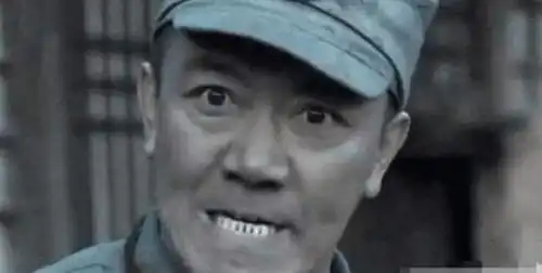 都是李云龙小警卫,一个早成了影帝,一个却还在摸爬滚打