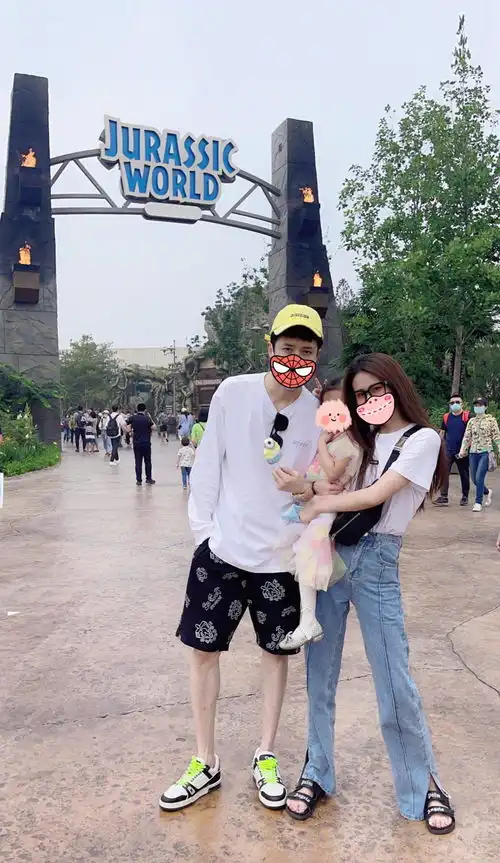 颖儿付辛博同晒美照为女儿庆生,画面温馨幸福,董璇留言显姐妹情深 颖儿付辛博同晒美照为女儿庆生,画面温馨幸福,董璇留言显姐妹情深