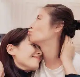 姐妹情深的表情包亲密