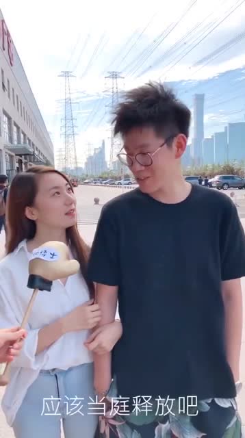  我是一只没有感情的小黄鸭