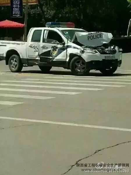 山西男子驾装载机撞翻警车碾死行人被击毙 山西男子驾装载机撞翻警车碾死行人被击毙