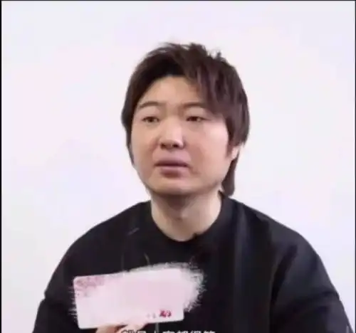  黄子韬录节目被导演说很笨,回应太有个性,配图表情包亮了