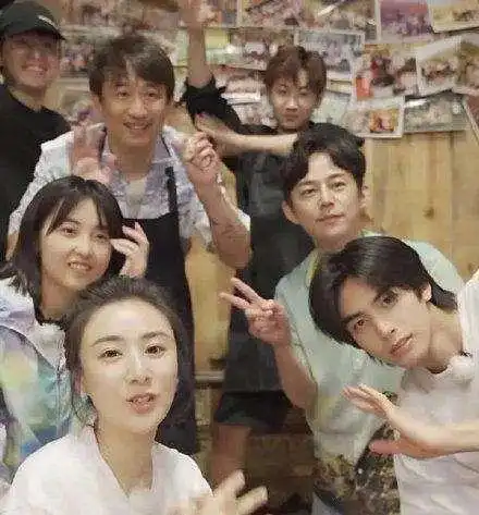 韩红薇娅助阵马云的火锅之约老马被逼吃,竟被辣成表情包