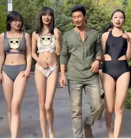  嘎子谢孟伟太敢了被四位比基尼美女围绕,开怀大笑霸气十足