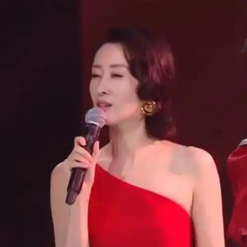  刘敏涛表情管理失败成表情包,杨迪称她有做谐星的潜质