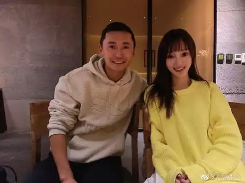  李小璐甘薇久违同框,昔日泰迪团成员重聚,姐妹情深状态佳