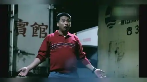  逃学威龙达叔的这个片段给整成各种表情包