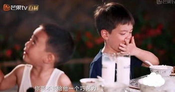  陈小春想给嗯哼改名,杜江一脸懵的,用儿子表情包回应