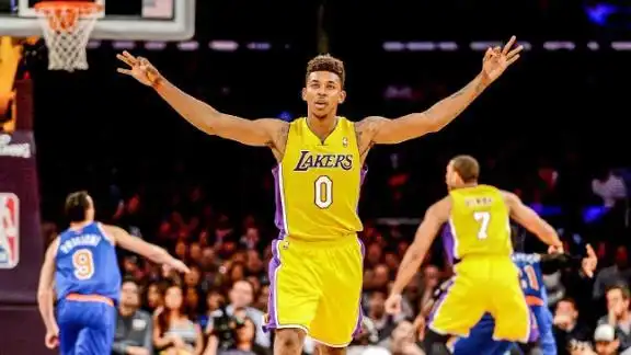  来啦,老哥问号哥尼克杨将加盟浙江广厦,他曾在nba单场40分