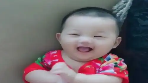  萌宝听父母吵架,嘴都笑的合不拢了,小表情真是太逗了