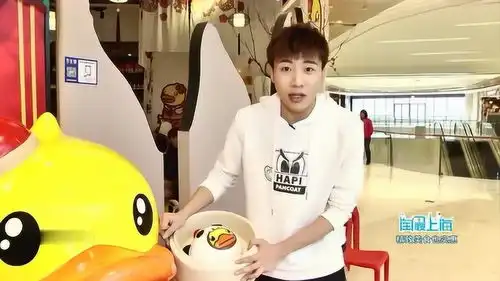 包子上面印上小黄鸭的表情,没想到引出了真的小黄鸭  包子上面印上小黄鸭的表情,没想到引出了真的小黄鸭