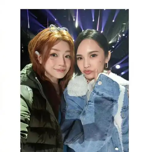 陈妍希晒照为杨丞琳庆生,互相依偎显姐妹情深,称大半年没见面了 陈妍希晒照为杨丞琳庆生,互相依偎显姐妹情深,称大半年没见面了