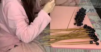  杨清柠给毛宸宸送花,当看到他的表情时,网友快要笑疯了