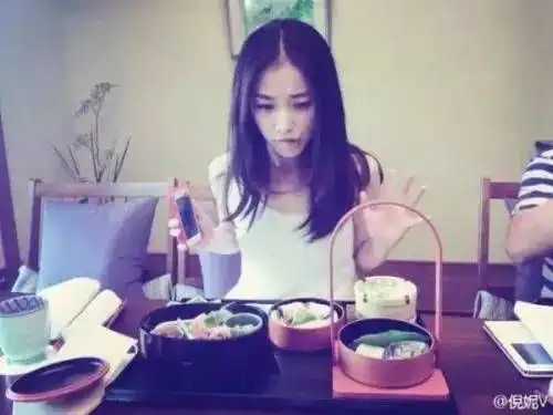  女神身高178cm腿长110cm,一天只吃四顿从不减肥