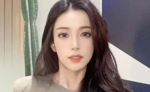  又一个乔碧萝来了女网红镜头翻车,早期照片曝光不敢认