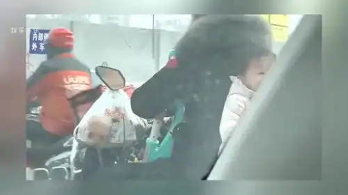  东亚人果然长得都差不多,小朋友的表情好像女版宋民国