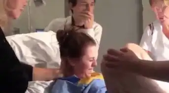  准爸陪产近距离目睹生娃全过程,被吓成了一整套风中凌乱的表情包