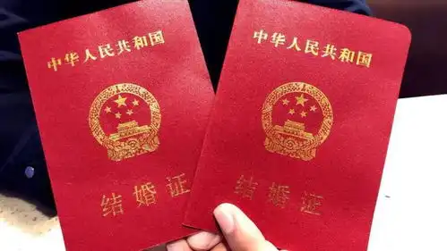噘嘴表情包委屈可爱结婚证