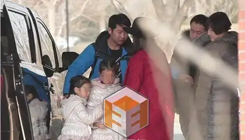 佟大为二胎女儿首曝光关悦携两女童探班佟大为 佟大为二胎女儿首曝光关悦携两女童探班佟大为