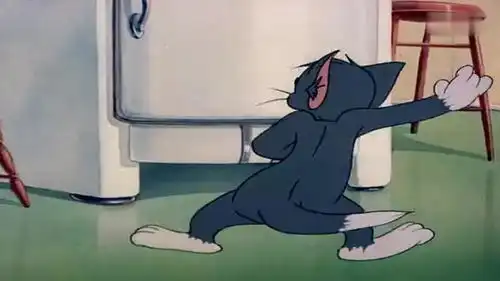 汤姆看到杰瑞跑到冰箱下面,就拿面粉把地上洒满了,就等杰瑞出现 汤姆看到杰瑞跑到冰箱下面,就拿面粉把地上洒满了,就等杰瑞出现