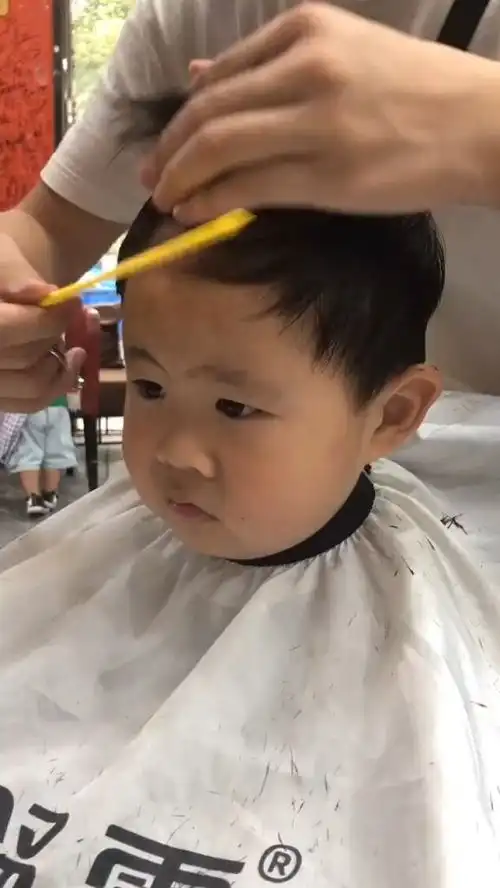 没有新视频,库存来凑,剃头的小表情太多了