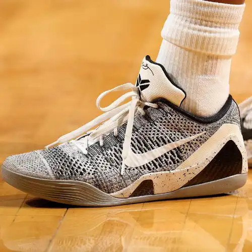  红色kobea.d.亮眼11月7日nba赛场球鞋赏析