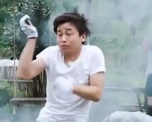  明星受惊吓的高能反应黄子韬被吓成表情包,彭昱畅旋转跳跃