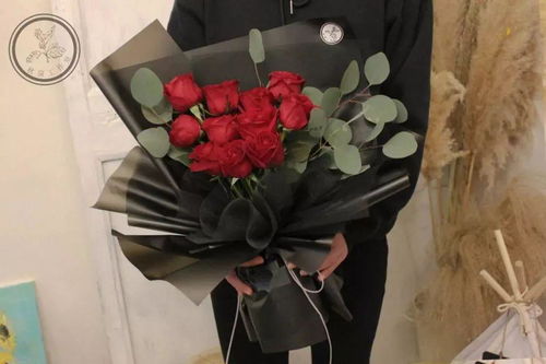  69元抢购原价158元藤草相依花卉馆520玫瑰特惠,套餐含11朵红玫瑰1支百合,送在意的人一束花守护她的少女心