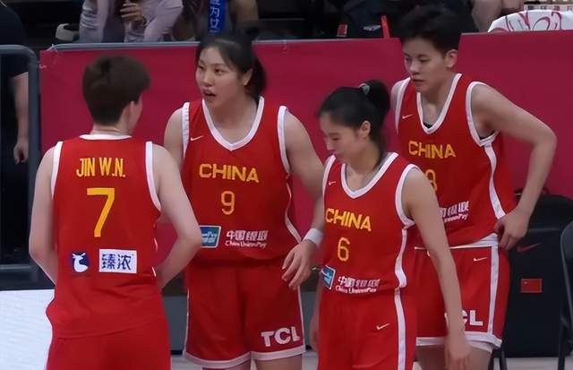  是锻炼还是摧残女篮大比分输球迎4连败,姚明面无表情玩手机